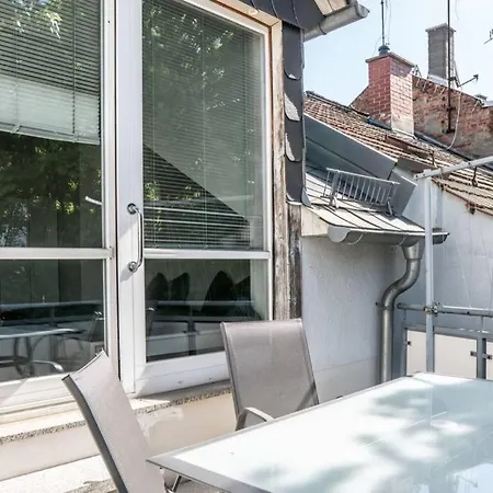 Gemuetliche Im Zentrum Von Apartmán